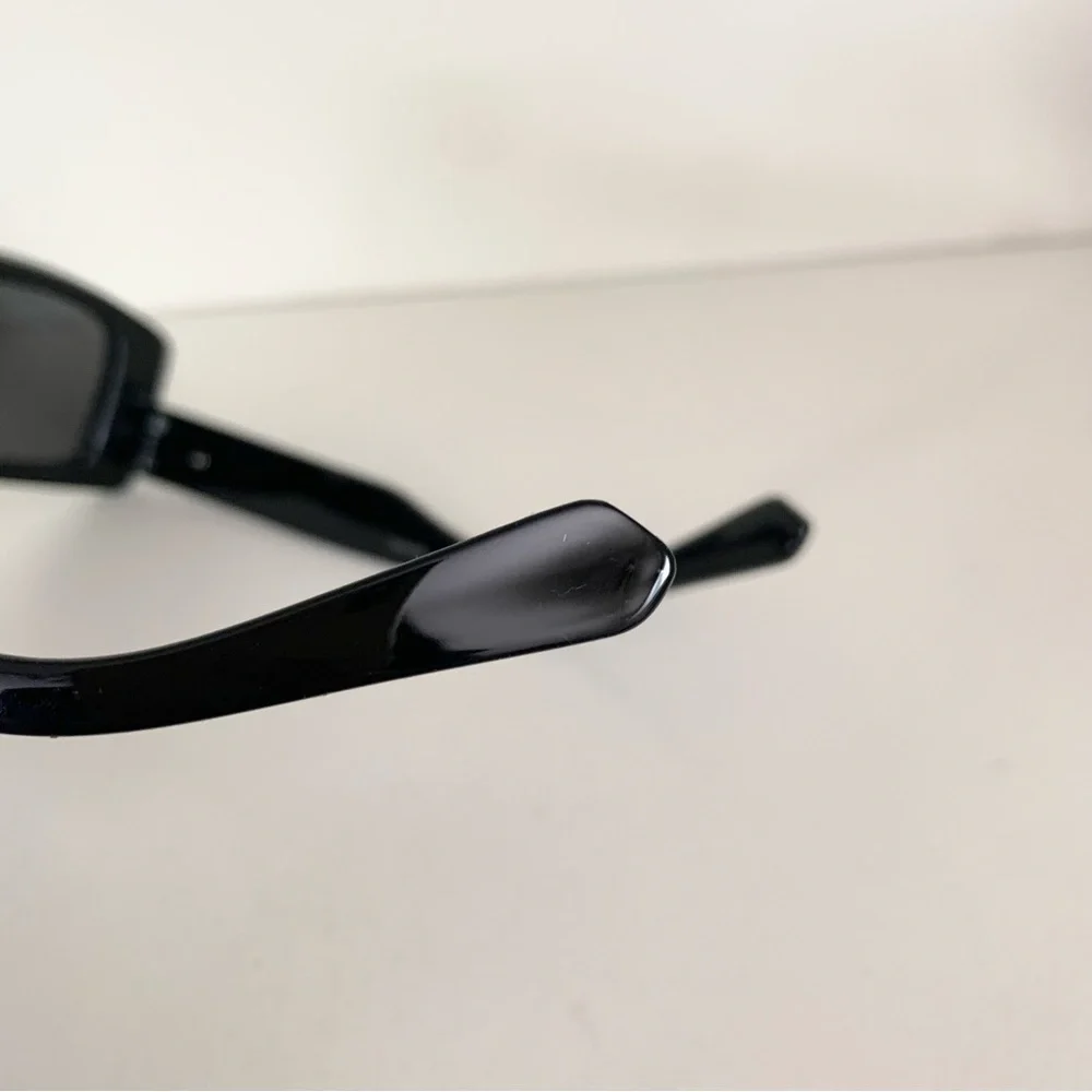 New square Black sunglasses